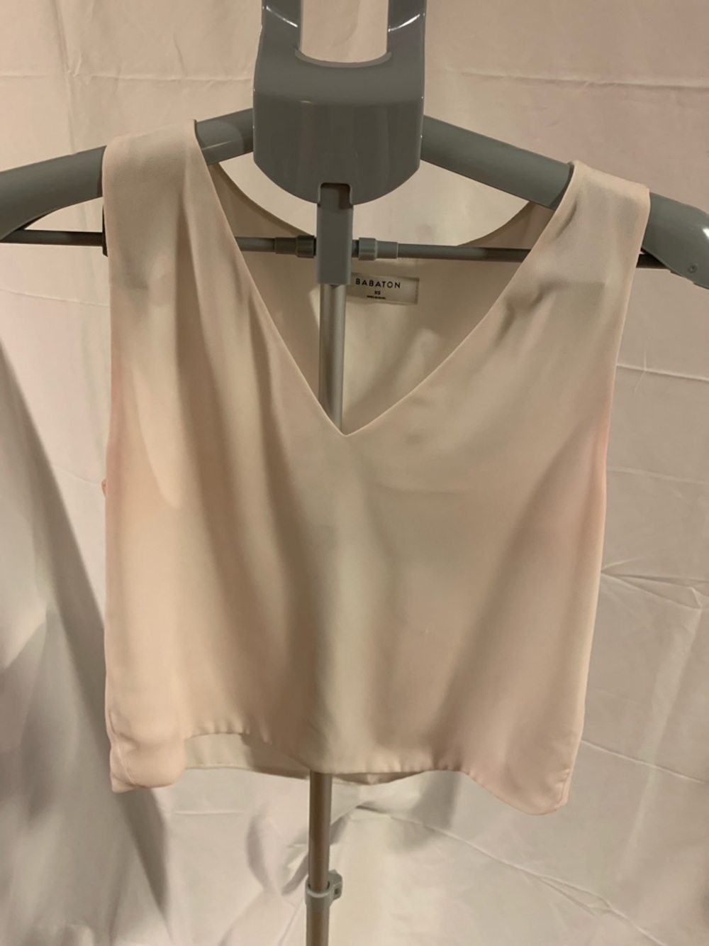 Babaton vneck XS gradual pink top